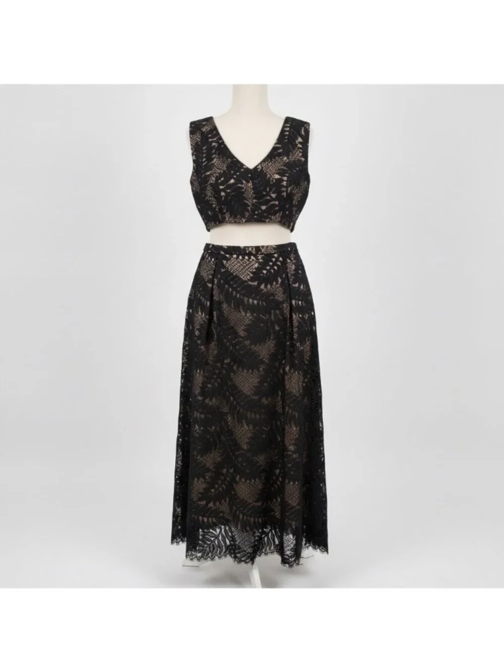 BCBGMaxAzria Womens Beige/Black Lace Crop Top & Maxi Skirt Set  Elegant Size 8